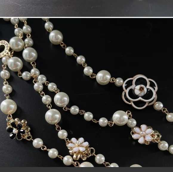 Black & White Pearl Long Baroque Necklace with Floral Charms - Picture 3 of 4